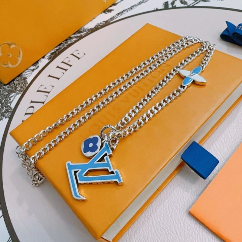SmoothTexture Louis Vuitton Necklaces 250032