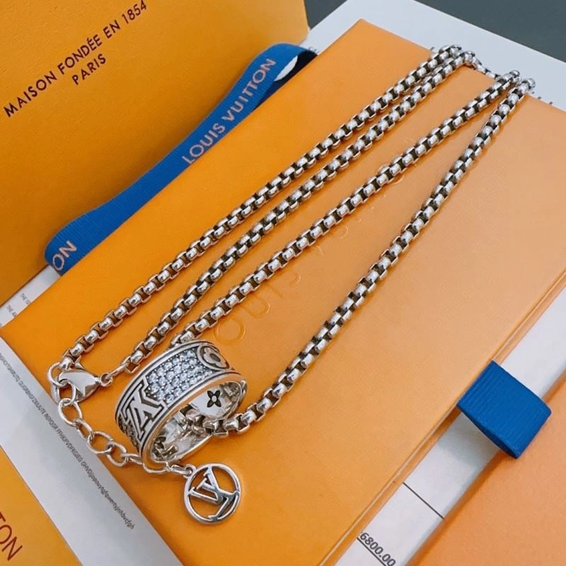 Lightweight Louis Vuitton Necklaces 250031