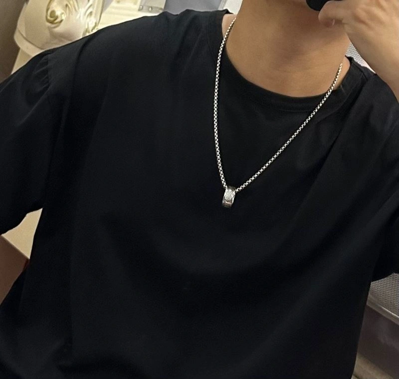 Lightweight Louis Vuitton Necklaces 250031