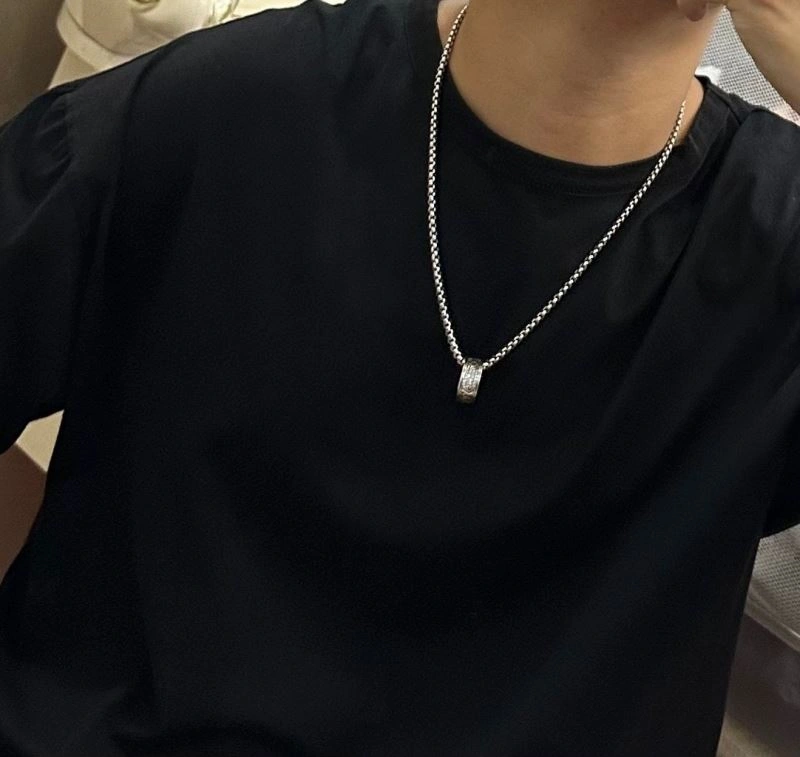 Lightweight Louis Vuitton Necklaces 250031