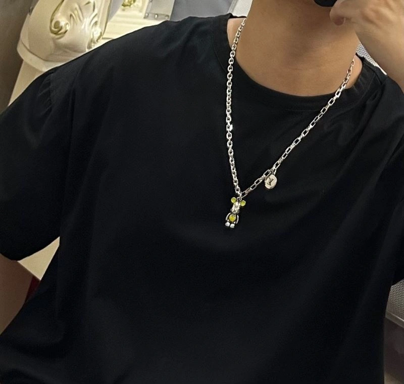Casual Louis Vuitton Necklaces 250002