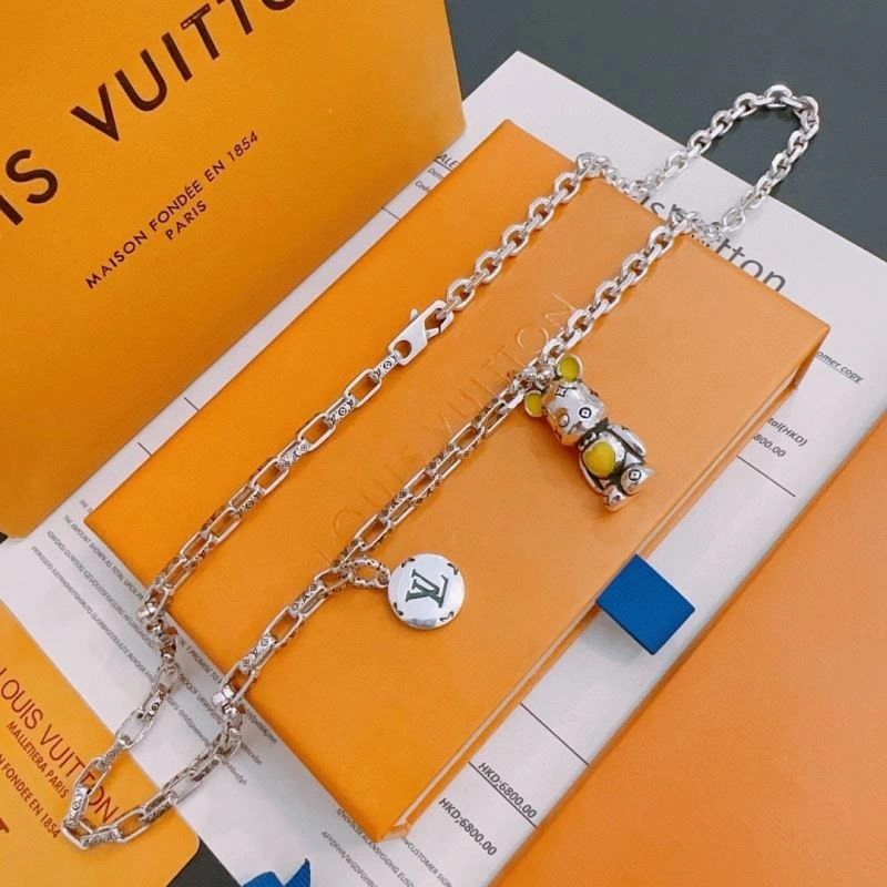Casual Louis Vuitton Necklaces 250002