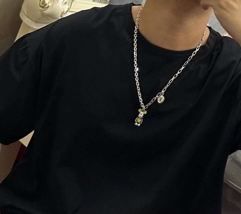 Casual Louis Vuitton Necklaces 250002