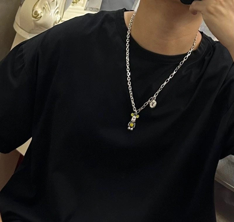 Casual Louis Vuitton Necklaces 250002