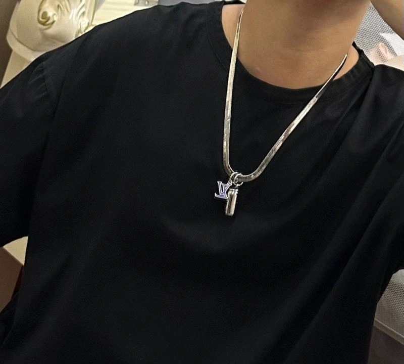 SmartChoice Louis Vuitton Necklaces 250007