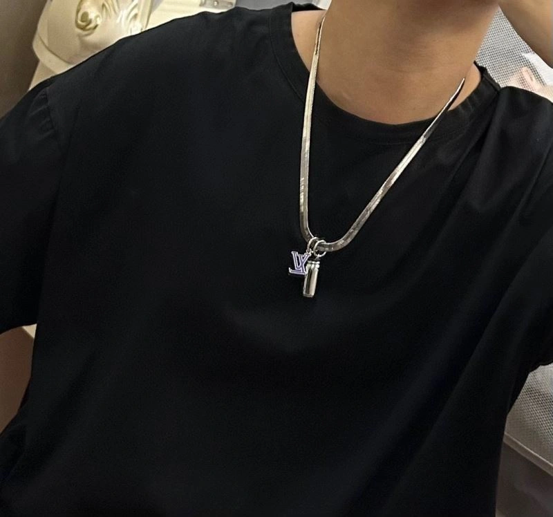 SmartChoice Louis Vuitton Necklaces 250007
