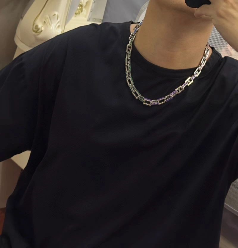 WaterResistant Louis Vuitton Necklaces 250014