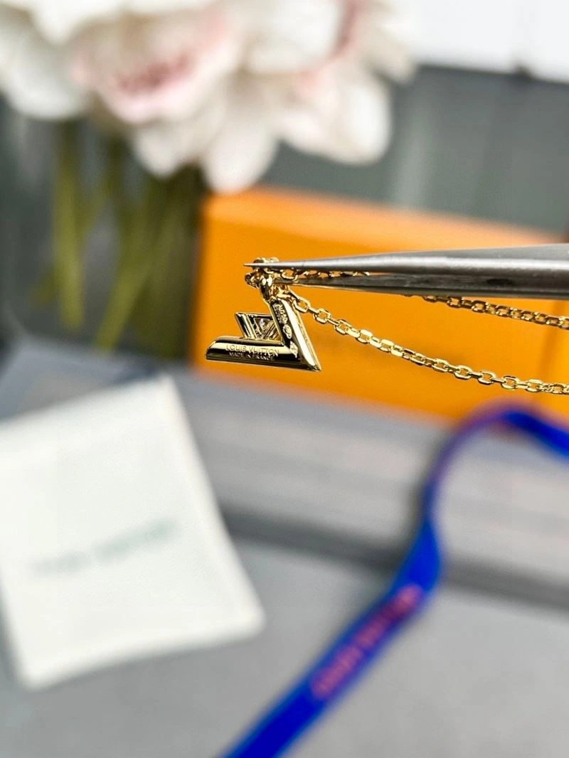 Louis Vuitton Necklaces Durable 250006