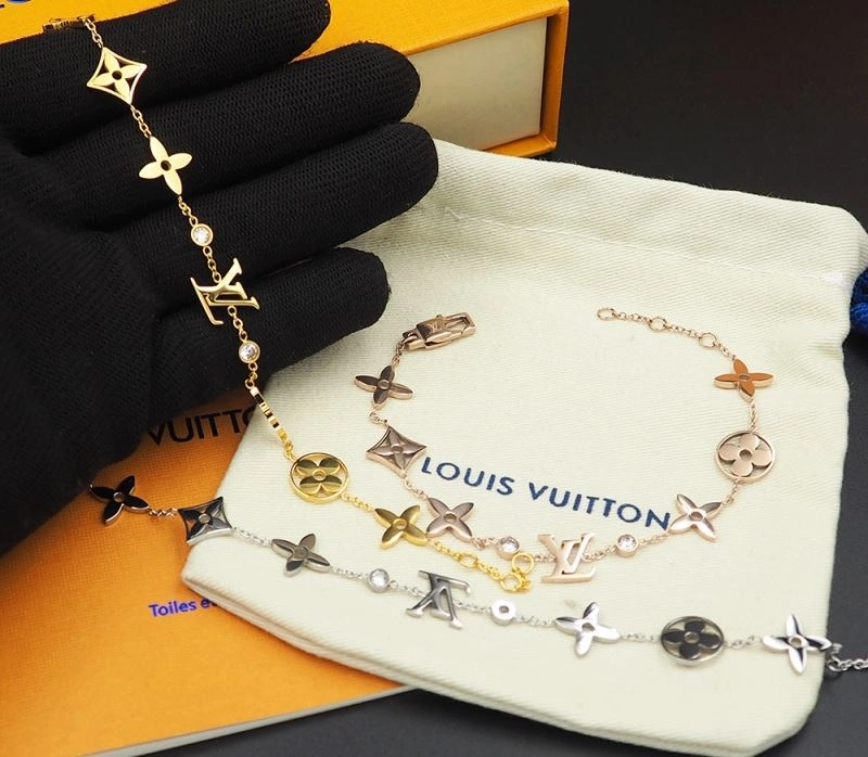 Breathable Louis Vuitton Necklaces 250027