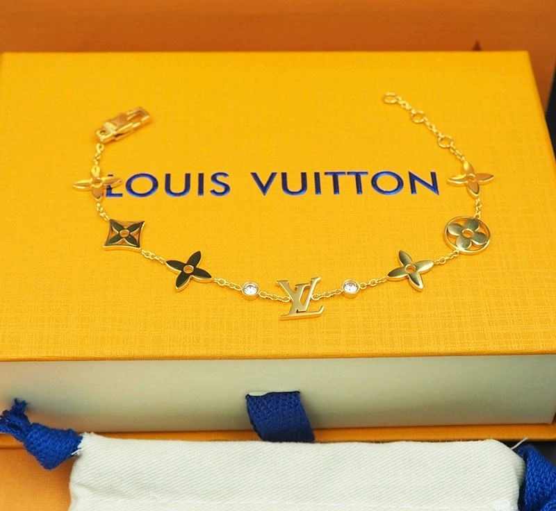 Breathable Louis Vuitton Necklaces 250027