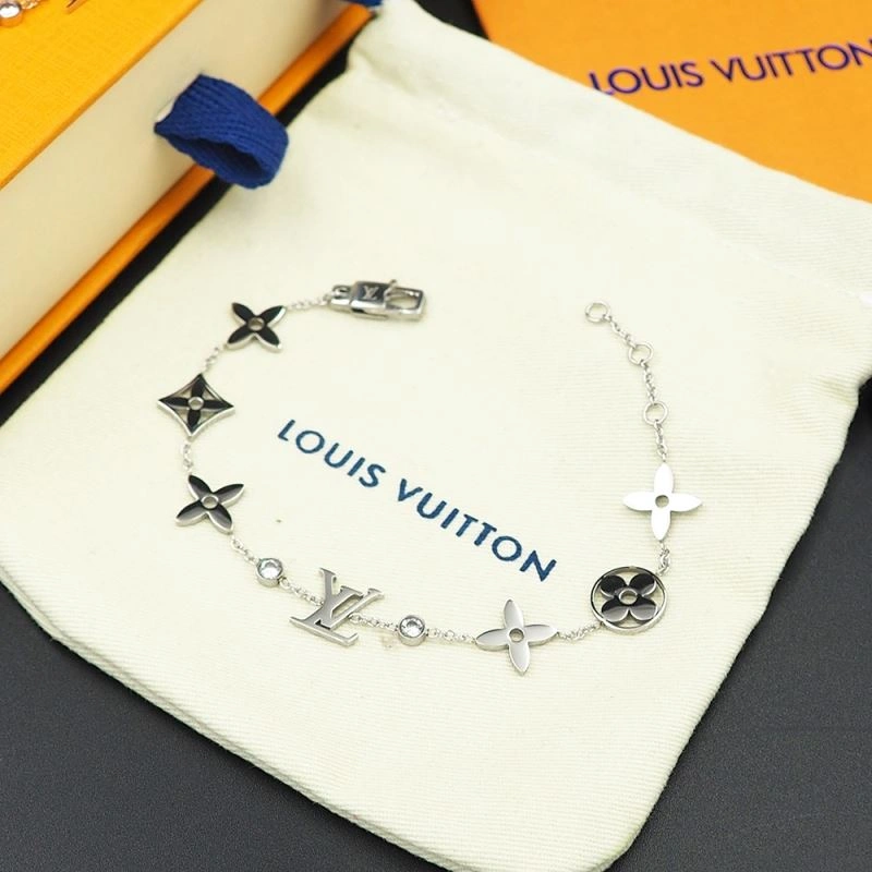 Breathable Louis Vuitton Necklaces 250027