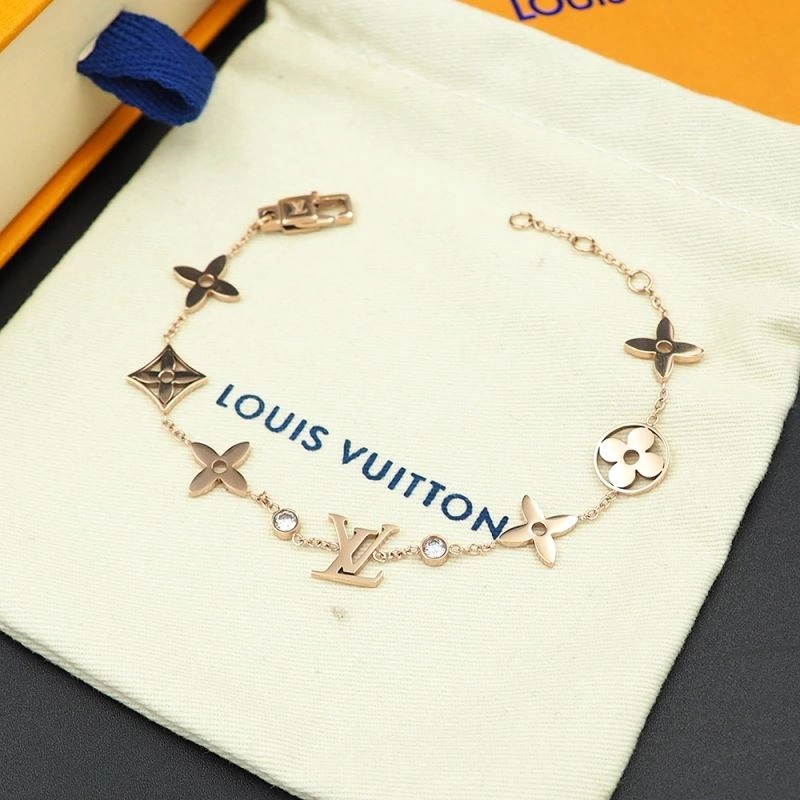 Breathable Louis Vuitton Necklaces 250027