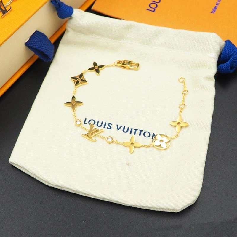 Breathable Louis Vuitton Necklaces 250027