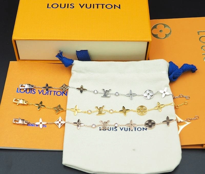 Breathable Louis Vuitton Necklaces 250027