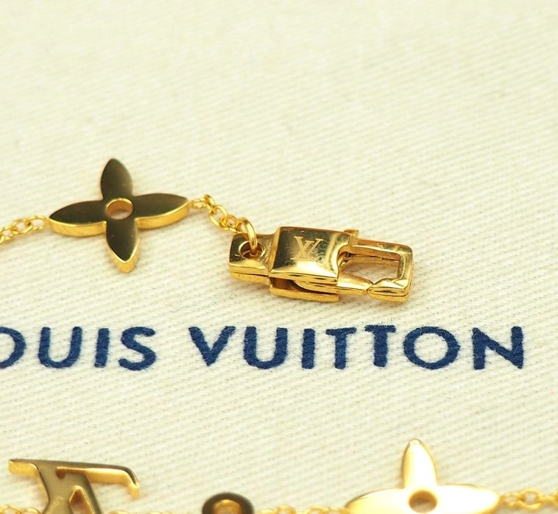Breathable Louis Vuitton Necklaces 250027