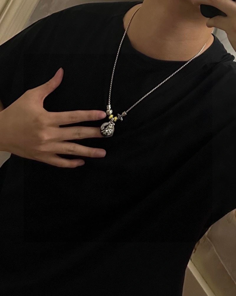 Louis Vuitton Necklaces Sporty 250018