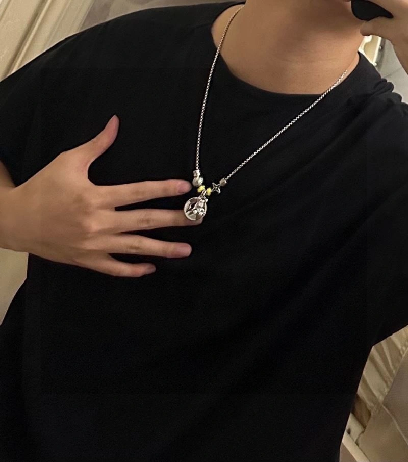 Louis Vuitton Necklaces Sporty 250018