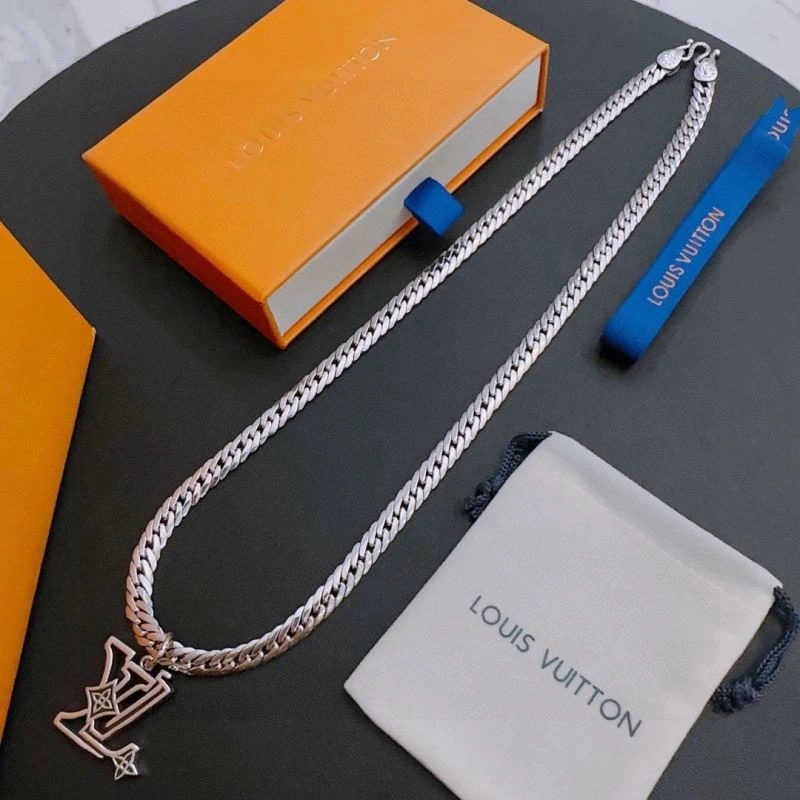 Louis Vuitton Necklaces Effortless 250008