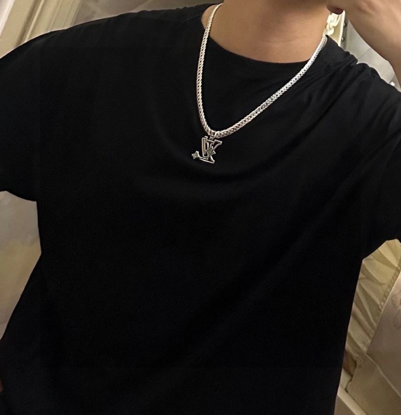 Louis Vuitton Necklaces Effortless 250008