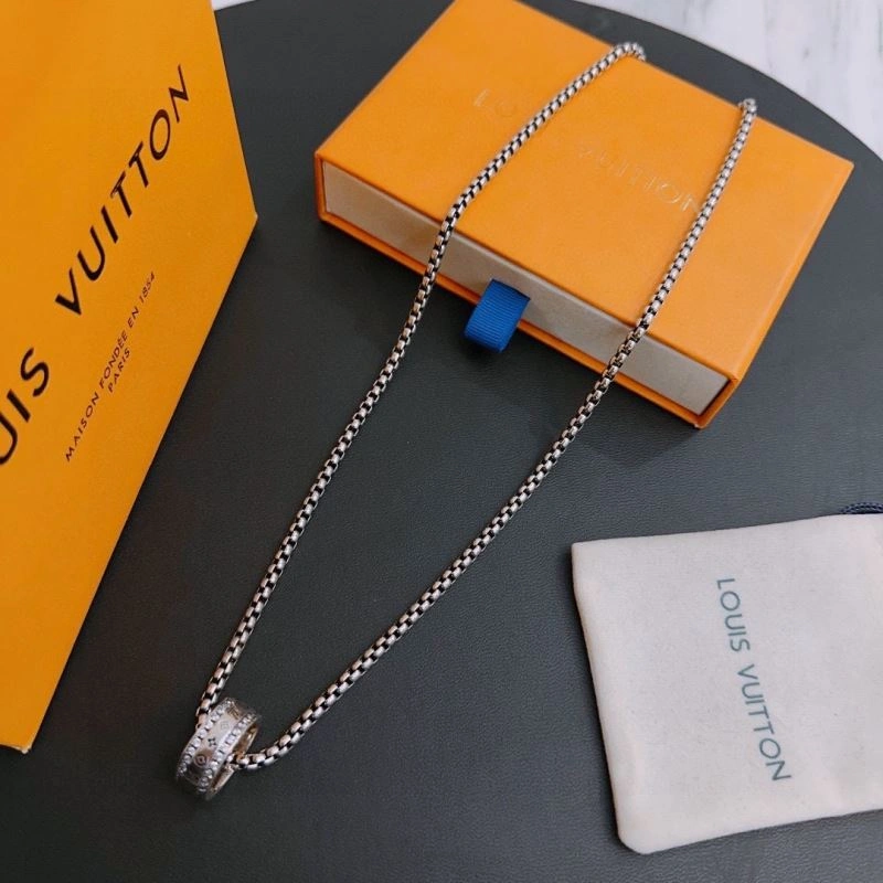 Louis Vuitton Necklaces Elegant 250019