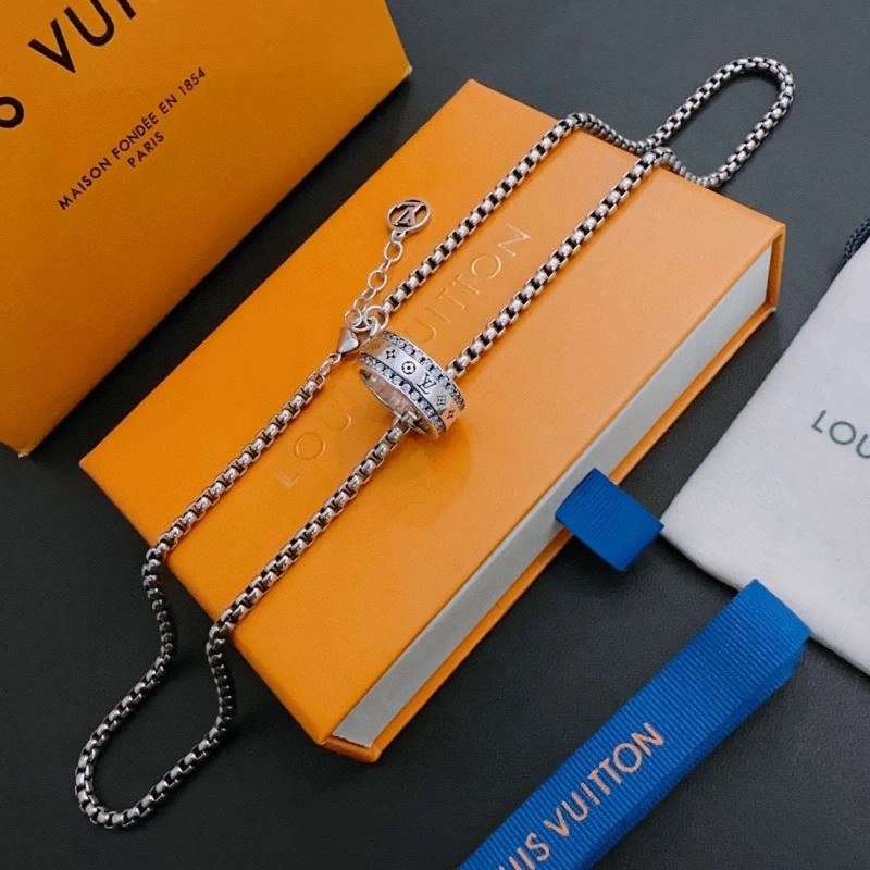 Louis Vuitton Necklaces Elegant 250019