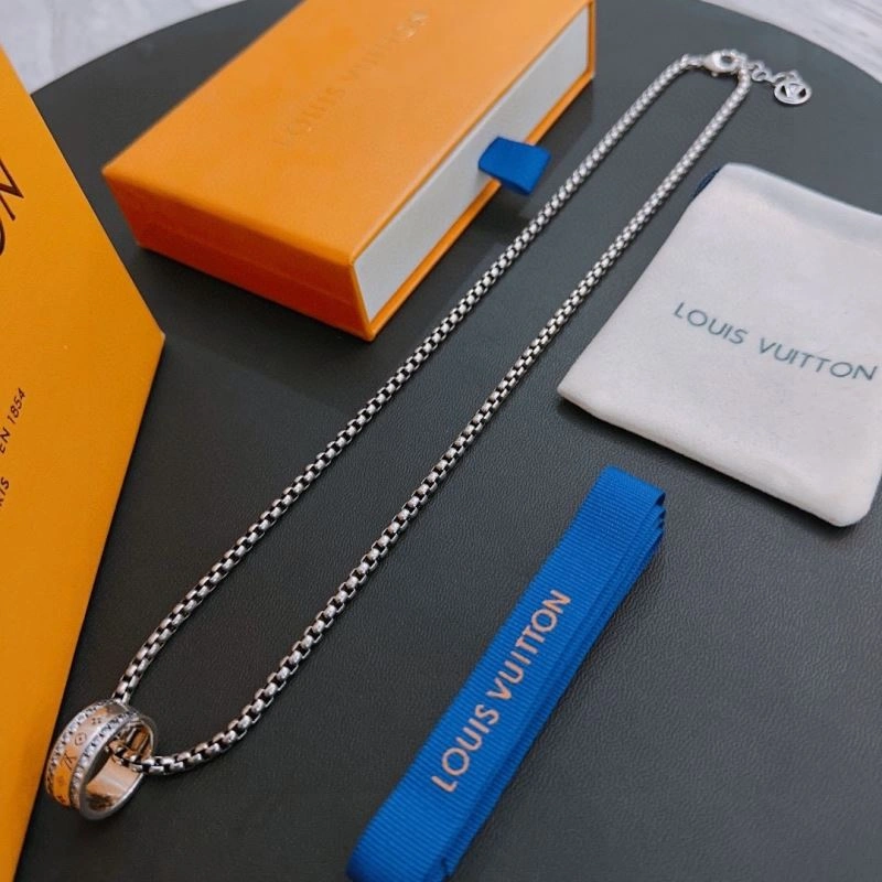 Louis Vuitton Necklaces Elegant 250019