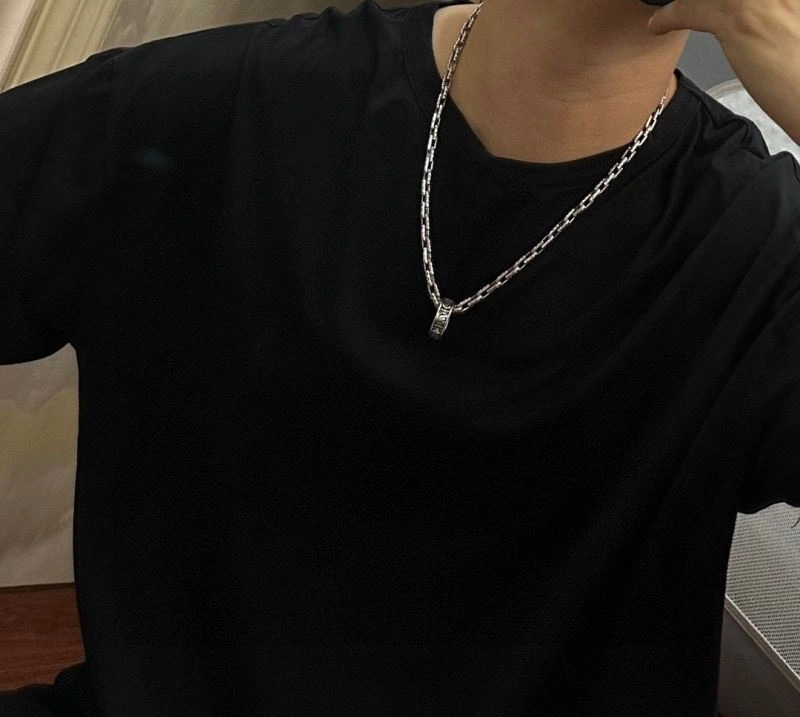 Thermal Louis Vuitton Necklaces 250010