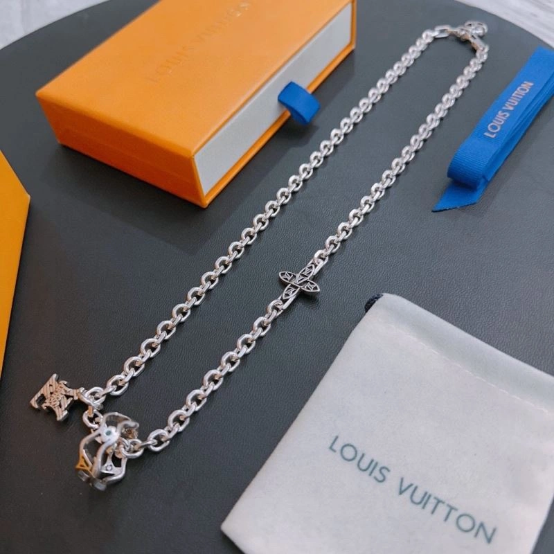 Breathable Louis Vuitton Necklaces 250020