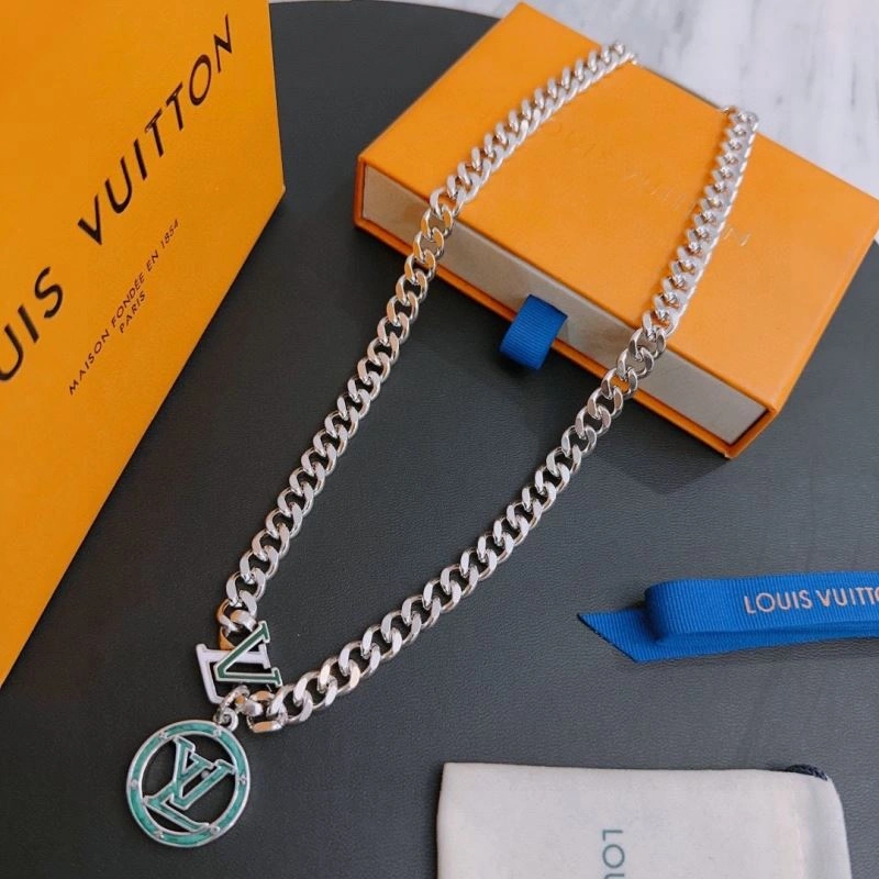 Lightweight Louis Vuitton Necklaces 250009