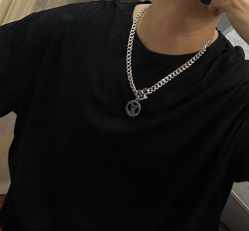 Lightweight Louis Vuitton Necklaces 250009