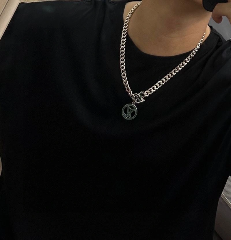 Lightweight Louis Vuitton Necklaces 250009