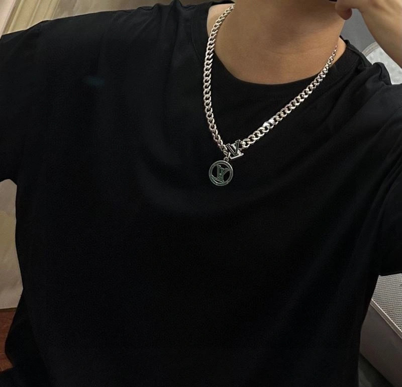 Lightweight Louis Vuitton Necklaces 250009