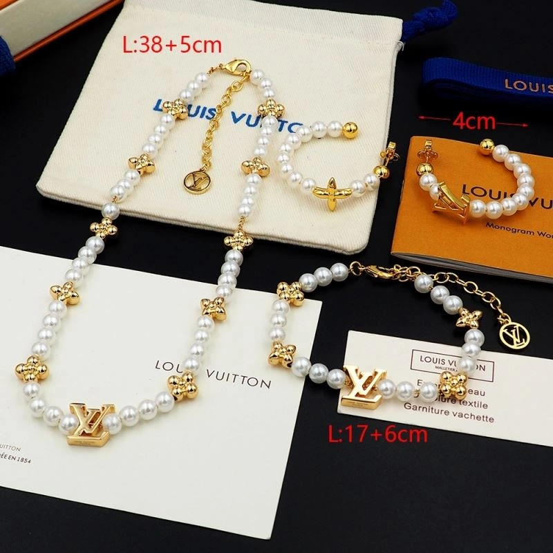 Tailored Louis Vuitton Necklaces 250030
