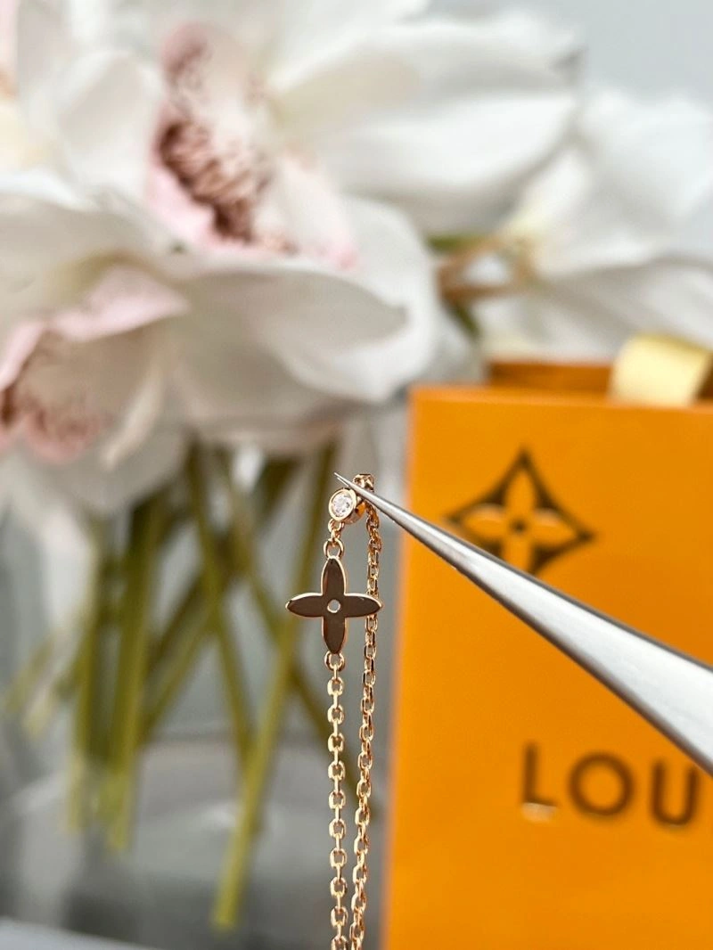 Trendsetting Louis Vuitton Necklaces 249993