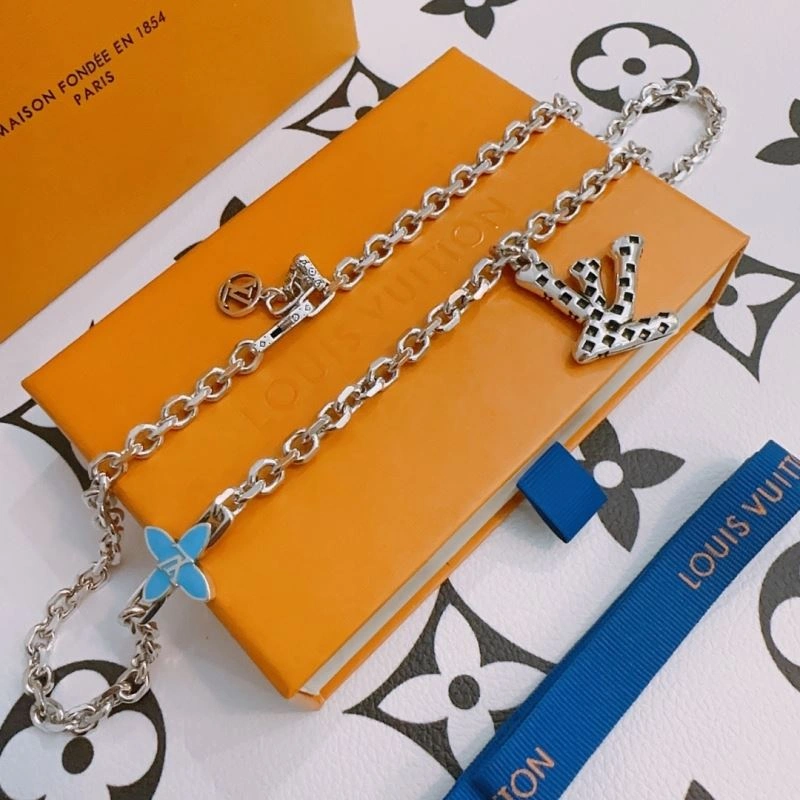 Louis Vuitton Necklaces Neat 249990