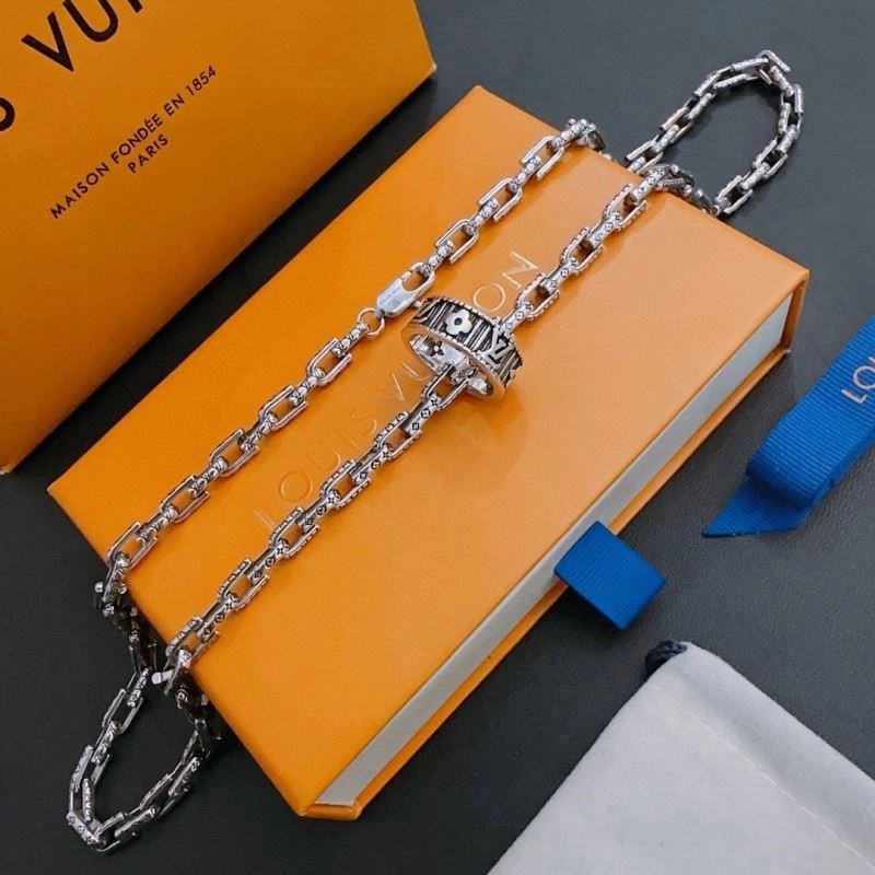 Vibrant Louis Vuitton Necklaces 249777
