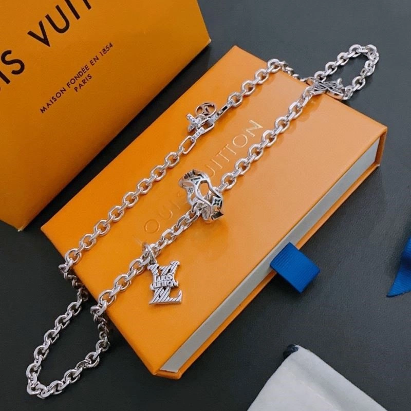 Affordable Louis Vuitton Necklaces 249776