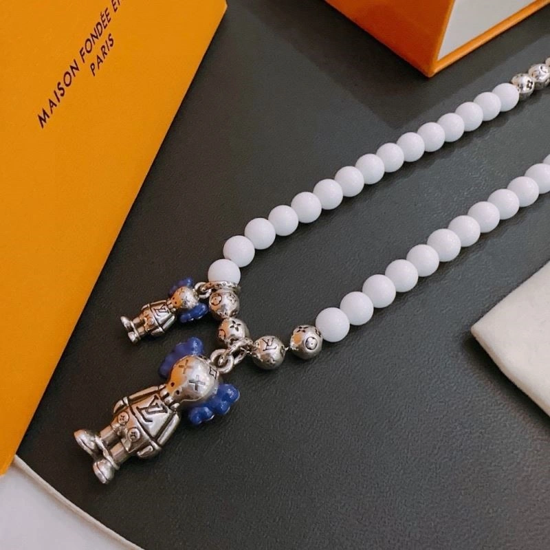 Effortless Louis Vuitton Necklaces 249778