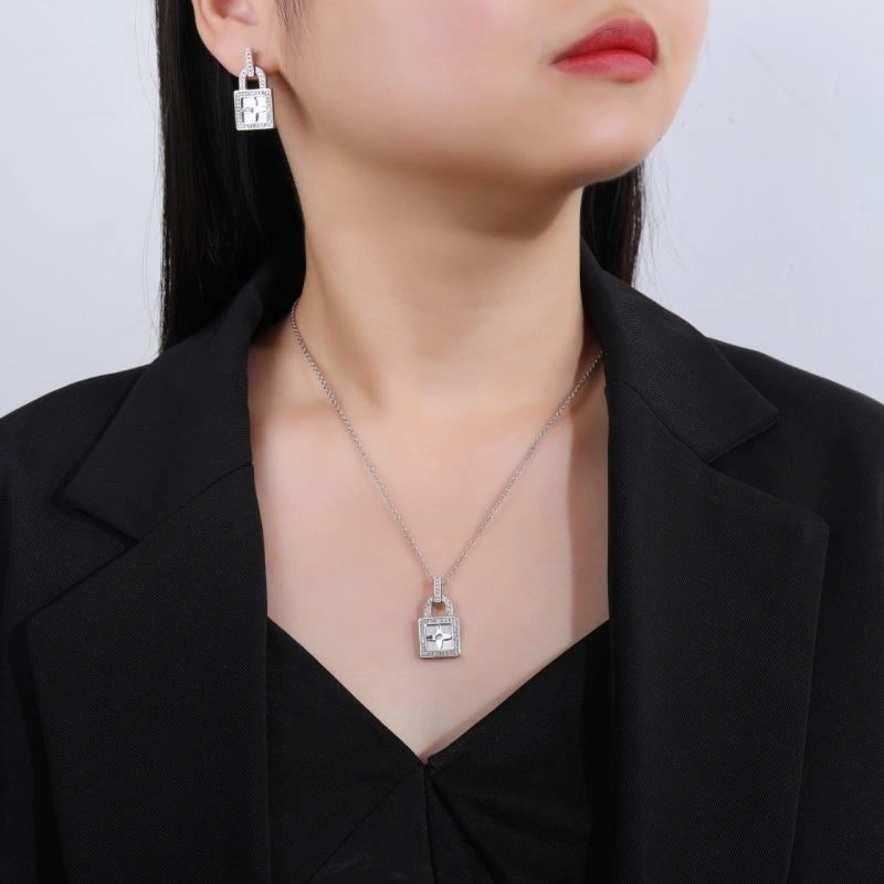 WeatherProof Louis Vuitton Necklaces 249767