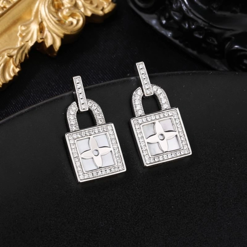 WeatherProof Louis Vuitton Necklaces 249767