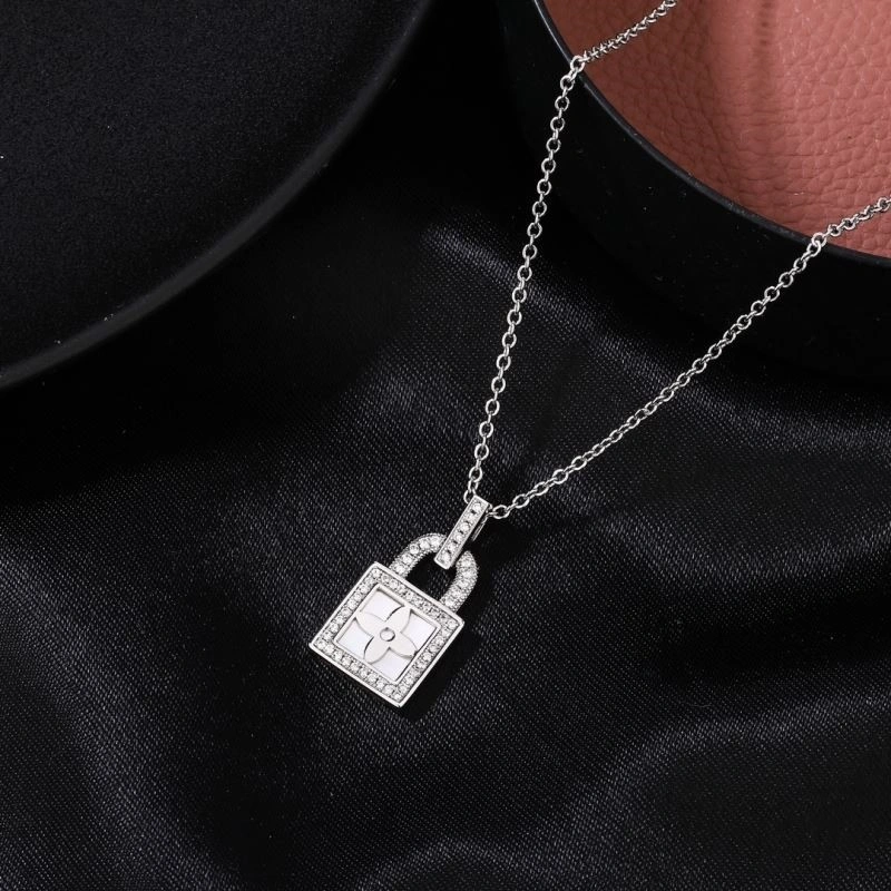 WeatherProof Louis Vuitton Necklaces 249767
