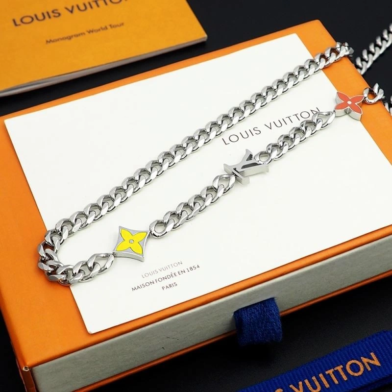Louis Vuitton Necklaces SmoothTexture 249753