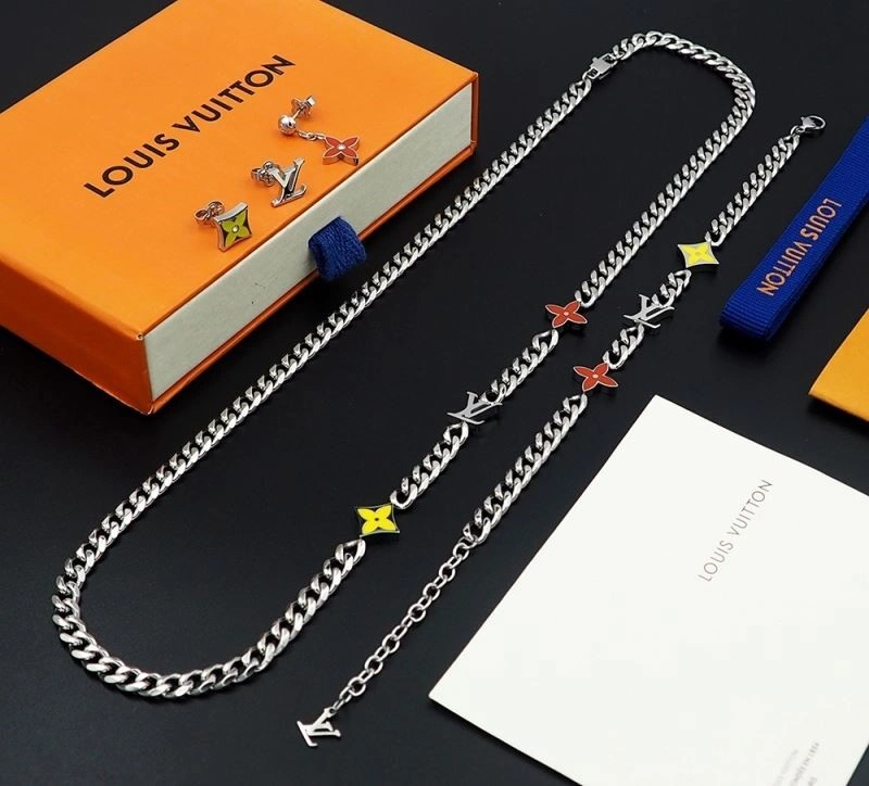 Louis Vuitton Necklaces SmoothTexture 249753