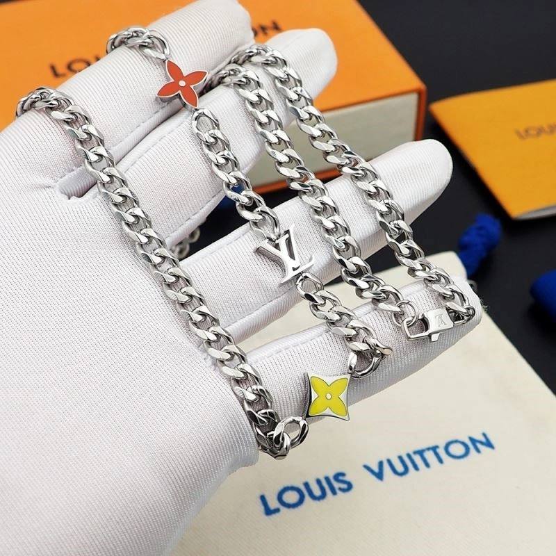 Louis Vuitton Necklaces SmoothTexture 249753