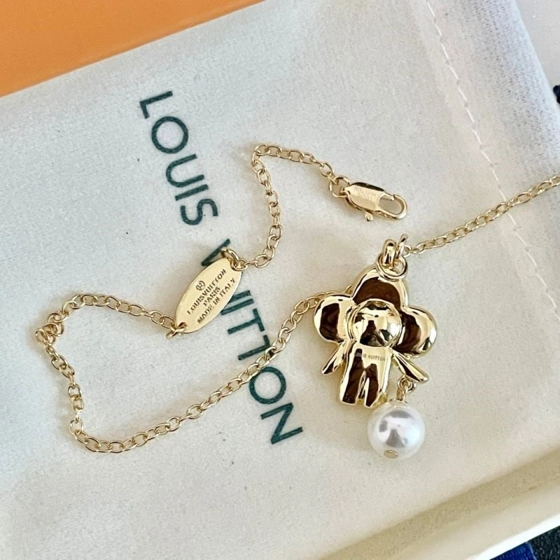 WeatherProof Louis Vuitton Necklaces 249752