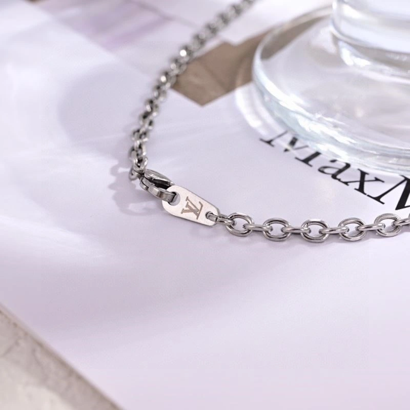 Thermal Louis Vuitton Necklaces 249731