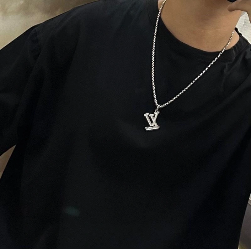 Casual Louis Vuitton Necklaces 249717