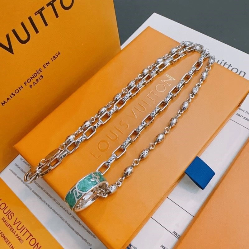 Functional Louis Vuitton Necklaces 249726