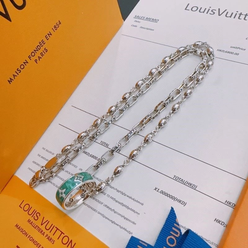 Functional Louis Vuitton Necklaces 249726