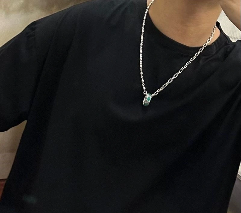 Functional Louis Vuitton Necklaces 249726